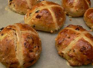 spicy hot cross buns