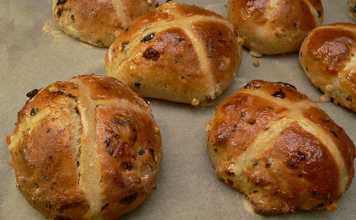 spicy hot cross buns
