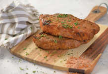 How to season raw meat