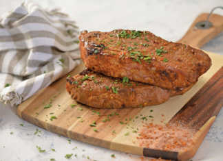 How to season raw meat