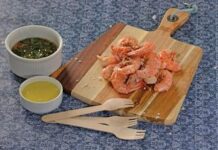 Roasted prawns with dipping sauce