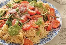 Pasta, pesto & roasted tomatoes