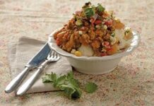 Chilli con carne and a mealie salsa