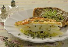 Cabbage and potato bake with thyme and two cheeses