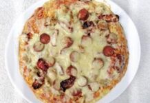 Pizza and oven-dried tomatoes