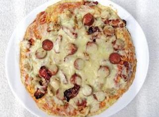 Pizza and oven-dried tomatoes