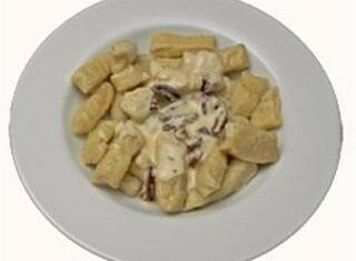 Gnocchi with cheese sauce