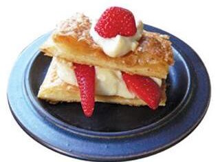 Strawberry custard slice