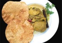 Curried chicken with coconut & papadum
