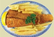 Fish, chips and sauce