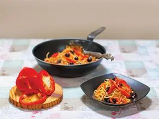 Pasta with roasted sweet peppers & olives