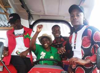 Zimbabwe-Farmer-of-the-Year-receives-tractor