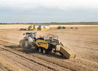 New Holland BigBaler: Baling at 32t/hour! New Holland BigBaler: Baling at 32t/hour!