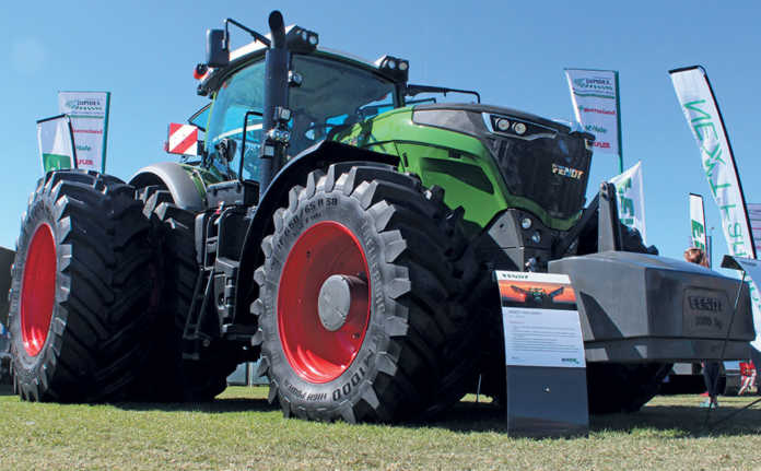 Fendt tractor 1050