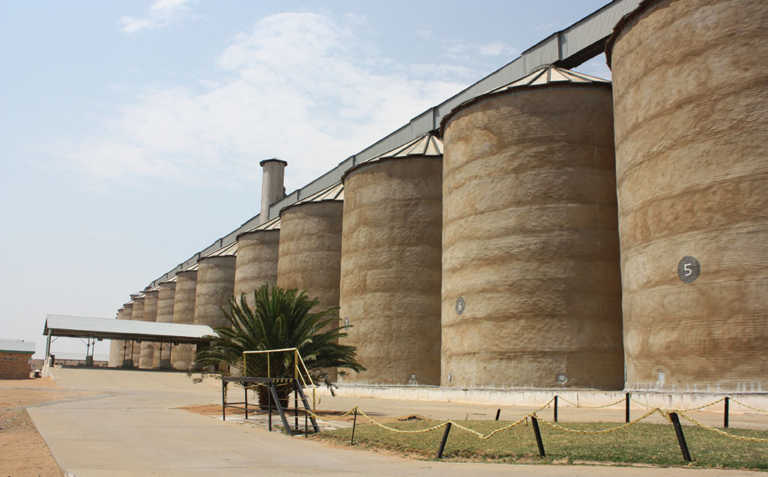 Silos need more space for bumper crop Silos need more space for bumper crop