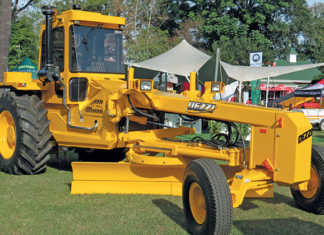 Dezzi MG80T motor grader.