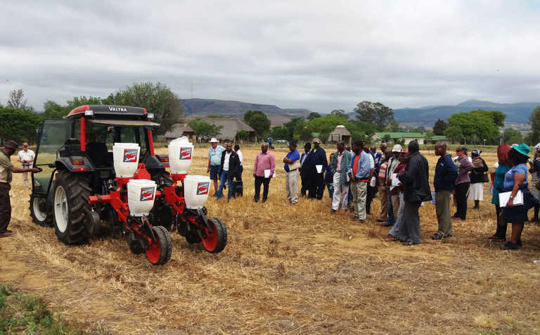 Developing farmers learn about conservation agriculture Developing farmers learn about conservation agriculture