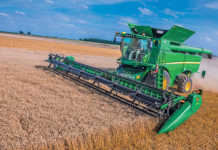 New John Deere S790 combine with 635D header