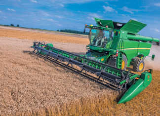 New John Deere S790 combine with 635D header