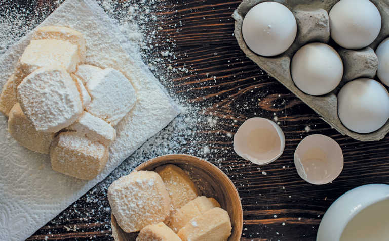 Crisp shortbread biscuits Crisp shortbread biscuits