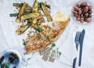 Oven-baked hake with courgettes on the side