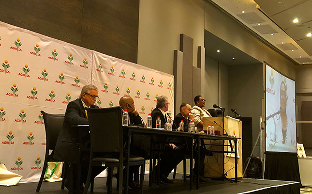 ‘Crime and drought must not let farmers lose hope’ – Didiza ‘Crime and drought must not let farmers lose hope’ – Didiza
