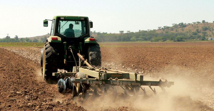 Farmers are not being deterred from purchasing new machinery by rising input costs and the weaker rand/US dollar exchange rate, says Paul Makube, senior agricultural economist at FNB Agriculture.