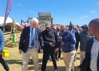 Mashatile pledges government support for agriculture at Nampo Cape Dr Tobias Doyer, CEO of Grain SA (left), accompanied South Africa’s Deputy President Paul Mashatile (middle) on a walkabout of Nampo Cape with Dr Mogale Sebopetsa, the head of the Western Cape Department of Agriculture.