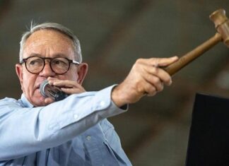Johan van der Nest’s incredible 30-year legacy as an auctioneer