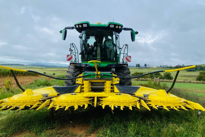 John Deere targets contractors with new F-Series forage harvesters