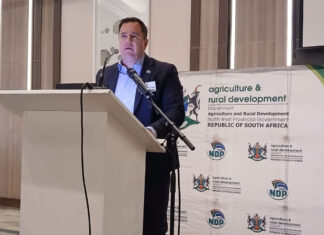 ‘Pollination is key to SA’s agricultural competitiveness’ – Steenhuisen